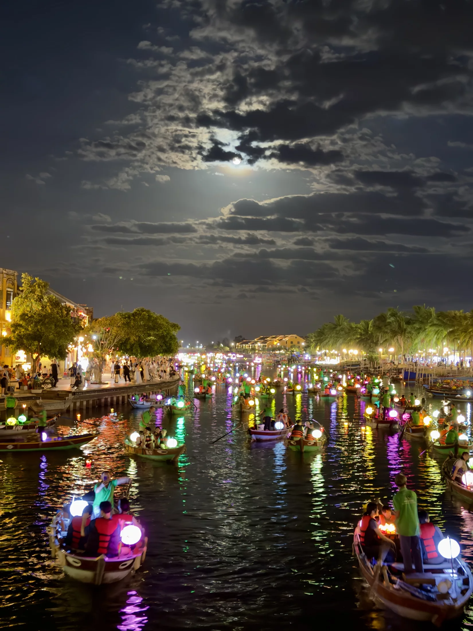 Hoi An, et si le tourisme de masse faisait partie de la magie ?